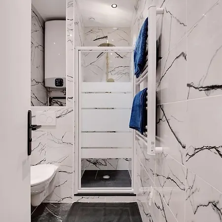 4 Personnes Aux Portes De Paris